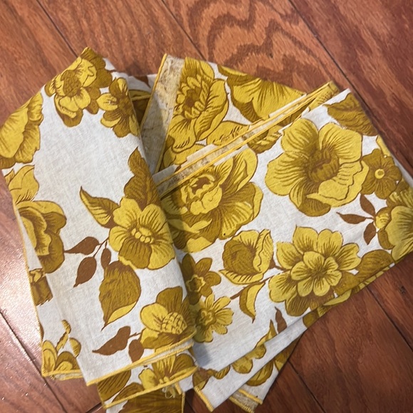 Vintage Table Napkins- Cream with Yellow and Gold Floral Print - Set of 6 - Picture 6 of 6